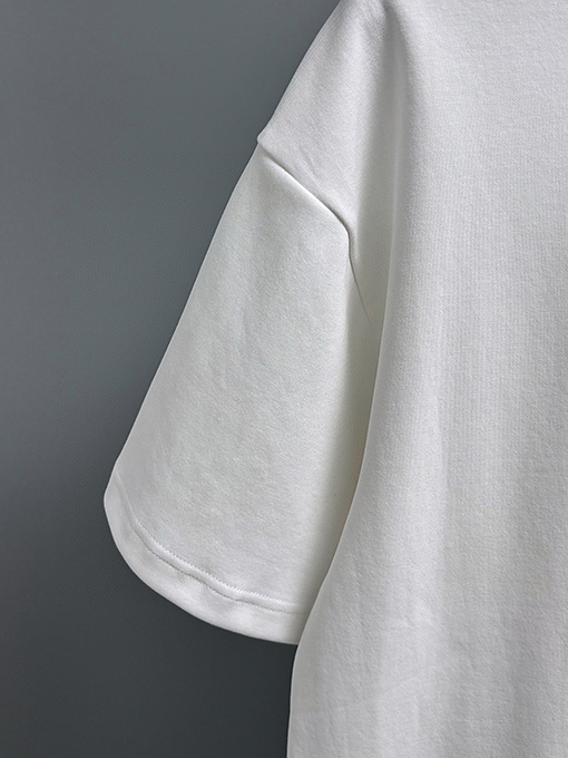 クロムハーツ 胸の後ろに重なりう刺繍がされた半袖Tシャツ