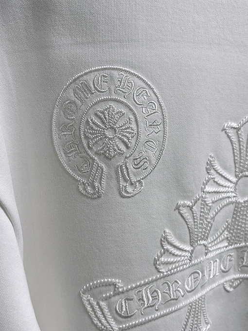 クロムハーツ 胸の後ろに重なりう刺繍がされた半袖Tシャツ