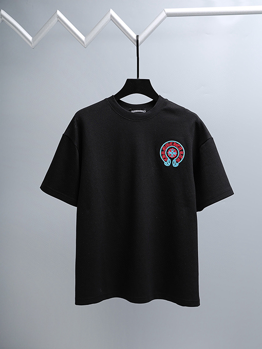 クロムハーツ 新モデル胸の後ろに重なりう刺繍がされた半袖Tシャツ
