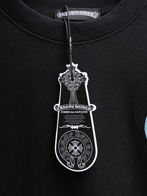 クロムハーツ 新モデル胸の後ろに重なりう刺繍がされた半袖Tシャツ