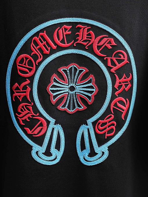 クロムハーツ 新モデル胸の後ろに重なりう刺繍がされた半袖Tシャツ