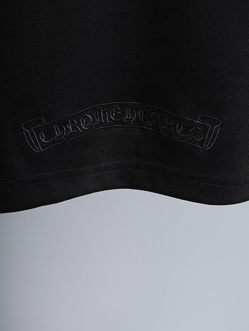 クロムハーツ 新モデル胸の後ろに重なりう刺繍がされた半袖Tシャツ