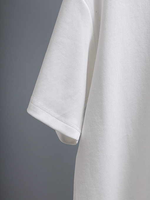 クロムハーツ 新モデル胸の後ろに重なりう刺繍がされた半袖Tシャツ