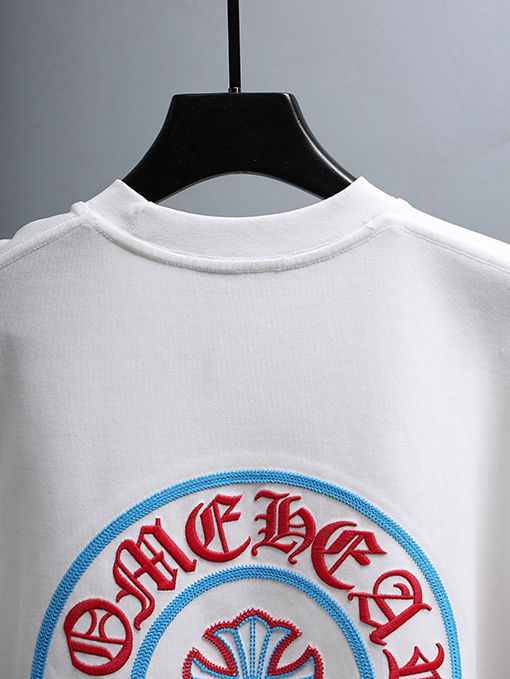 クロムハーツ 新モデル胸の後ろに重なりう刺繍がされた半袖Tシャツ