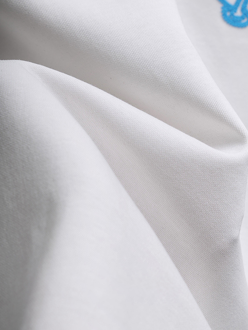 クロムハーツ 新モデル胸の後ろに重なりう刺繍がされた半袖Tシャツ