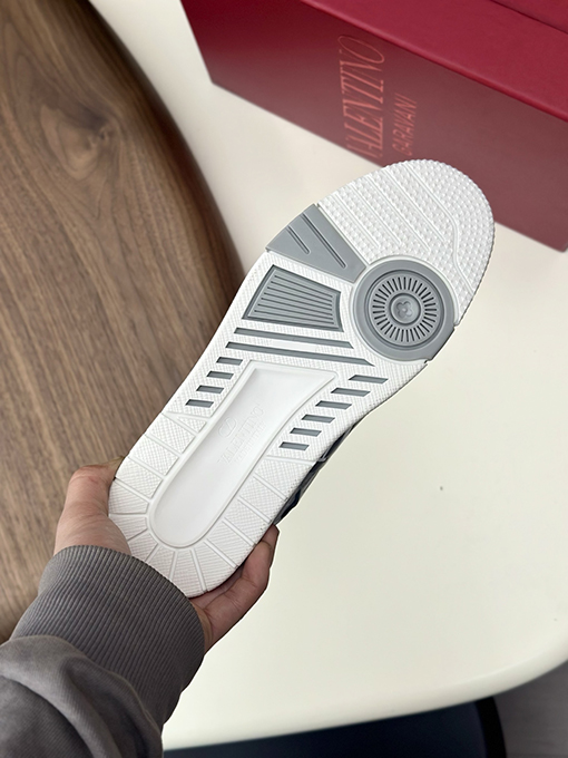 ヴァレンティノスーパーコピー VL7N レースアップローカットレザースニーカー