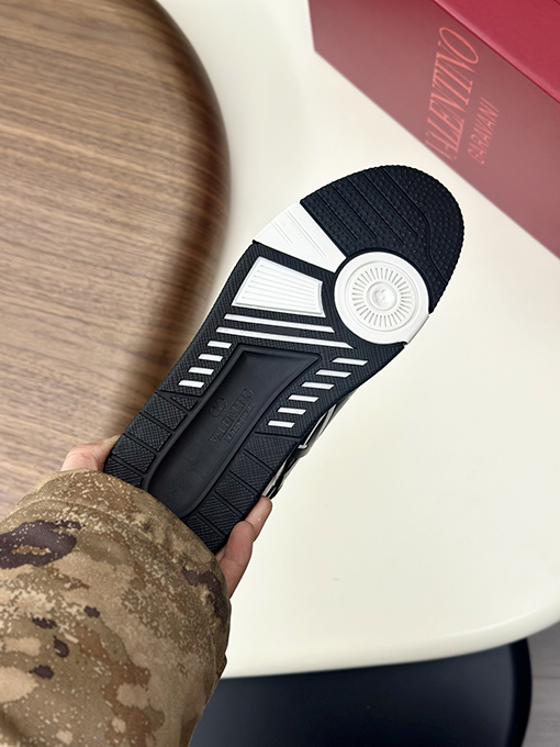 ヴァレンティノスーパーコピー VL7N レースアップローカットレザースニーカー