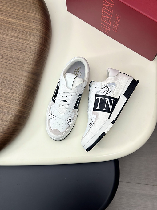 ヴァレンティノスーパーコピー VL7N レースアップローカットレザースニーカー