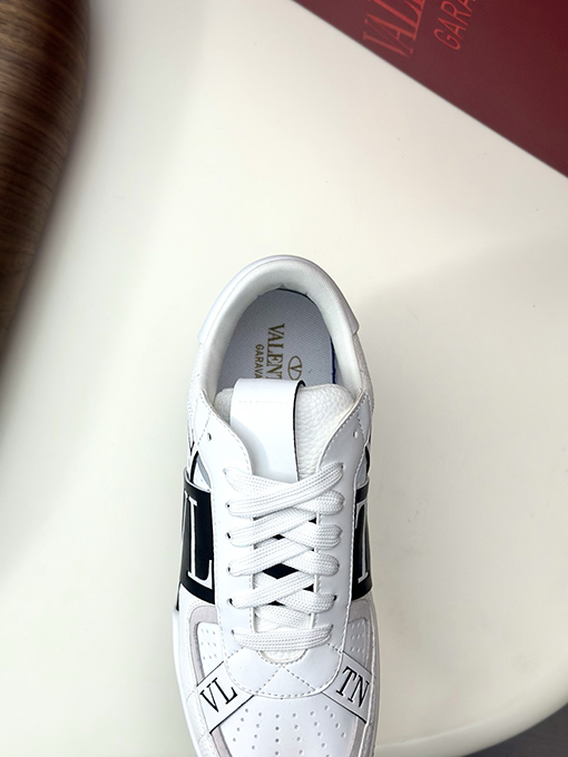 ヴァレンティノスーパーコピー VL7N レースアップローカットレザースニーカー