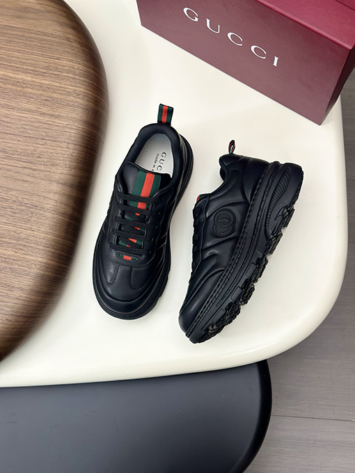 グッチ 新しいメンズレザースニーカー