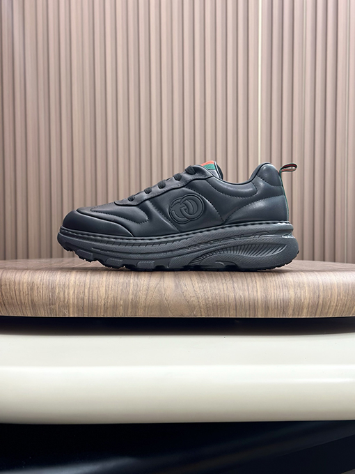 グッチ 新しいメンズレザースニーカー