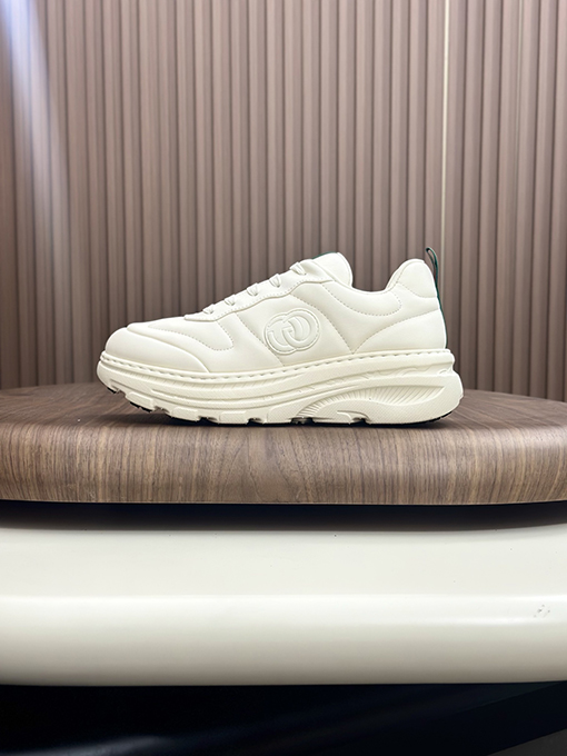 グッチ 新しいメンズレザースニーカー