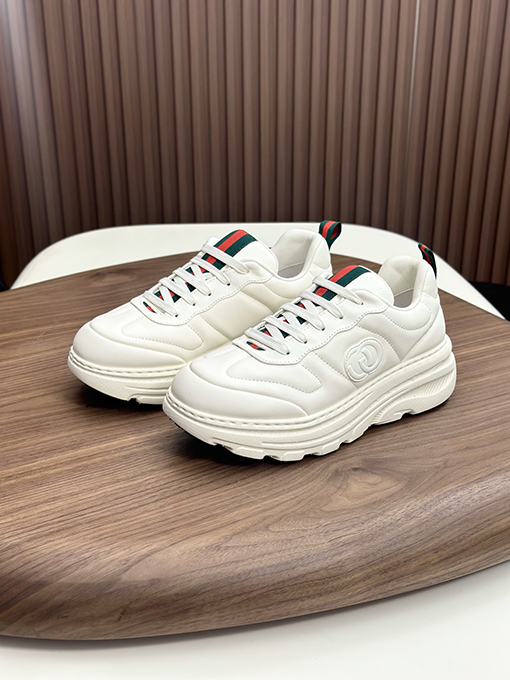 グッチ 新しいメンズレザースニーカー