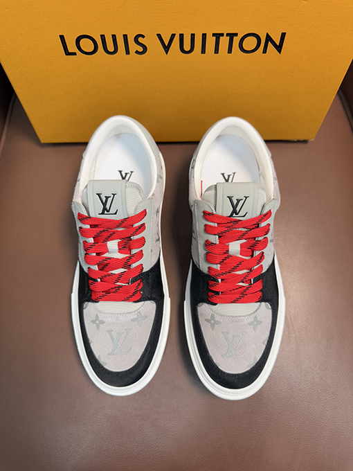 ルイヴィトン LV ロゴ入りカジュアルスニーカー