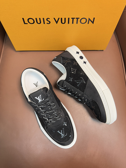 ルイヴィトン LV ロゴ入りカジュアルスニーカー