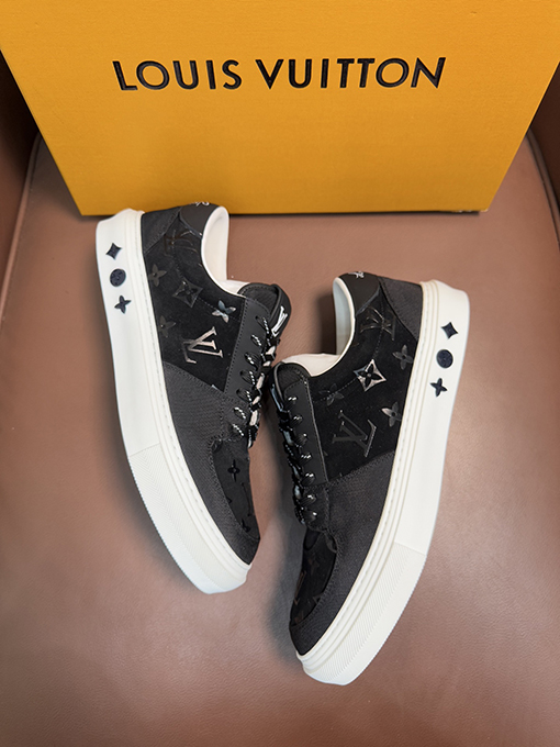 ルイヴィトン LV ロゴ入りカジュアルスニーカー