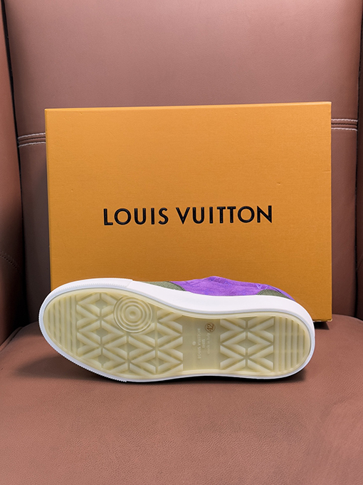 ルイヴィトン LV ロゴ入りカジュアルスニーカー