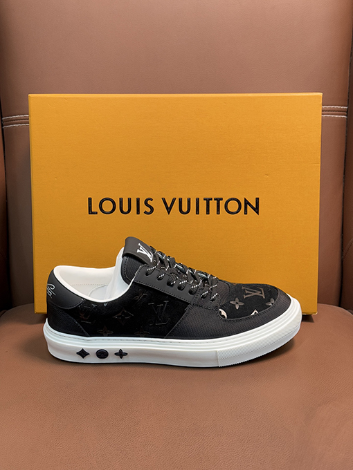 ルイヴィトン LV ロゴ入りカジュアルスニーカー
