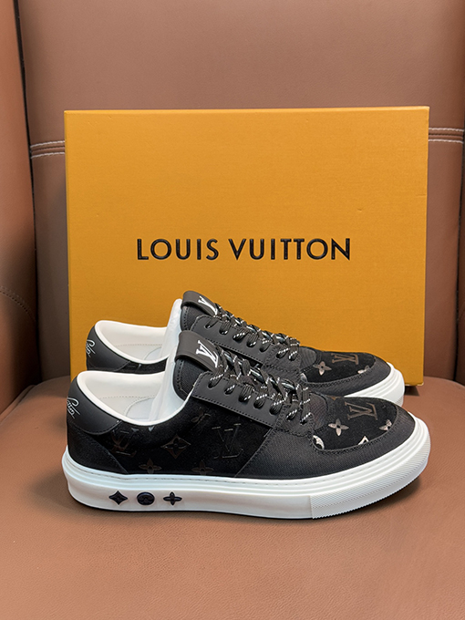 ルイヴィトン LV ロゴ入りカジュアルスニーカー
