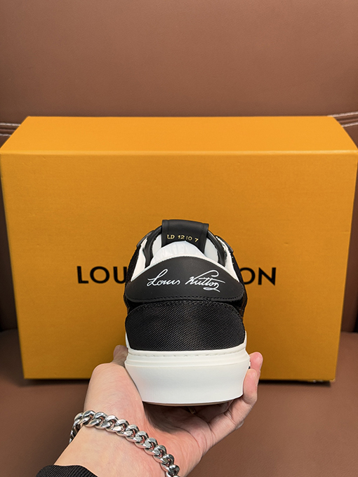 ルイヴィトン LV ロゴ入りカジュアルスニーカー