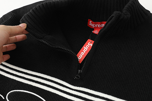 シュプリーム SUPREME Script Stripe Half Zip Sweater 筆記体の刺繍ストライプロゴハーフジップセーター
