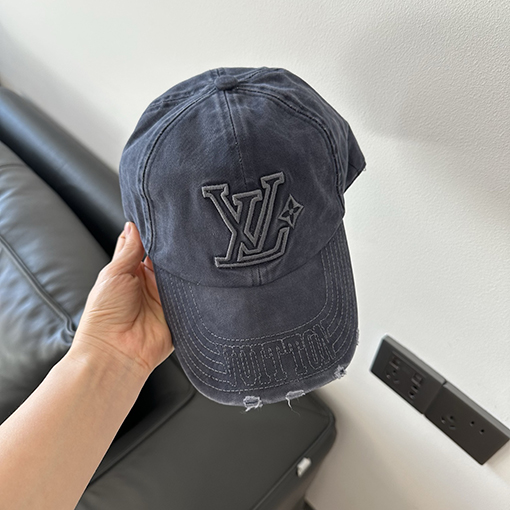 ルイヴィトンスーパーコピー LV ロゴ刺繍入りベースボールキャップ