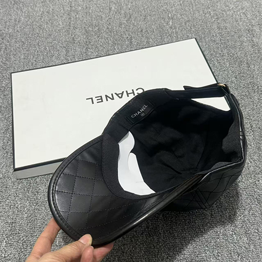 シャネル 高級感とスタイリッシュなベースボールキャップ