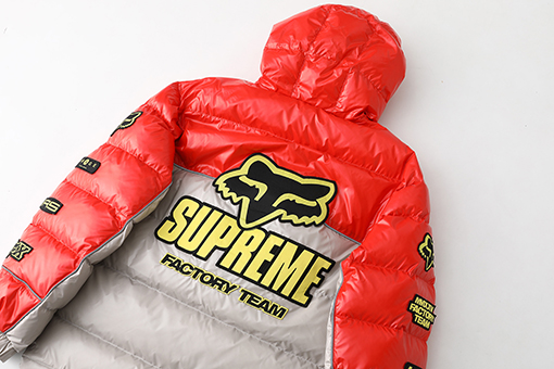 シュプリーム  WEEK9 Shiny Down Puffer Jacke 光沢のあるロゴ入りフード付きコンフォートカジュアルジャケット