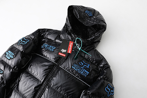 シュプリーム  WEEK9 Shiny Down Puffer Jacke 光沢のあるロゴ入りフード付きコンフォートカジュアルジャケット