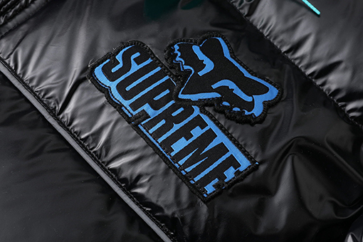 シュプリーム  WEEK9 Shiny Down Puffer Jacke 光沢のあるロゴ入りフード付きコンフォートカジュアルジャケット