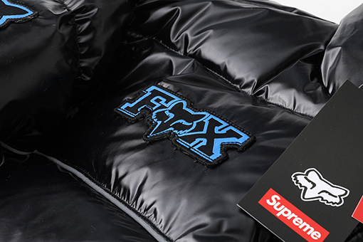 シュプリーム  WEEK9 Shiny Down Puffer Jacke 光沢のあるロゴ入りフード付きコンフォートカジュアルジャケット