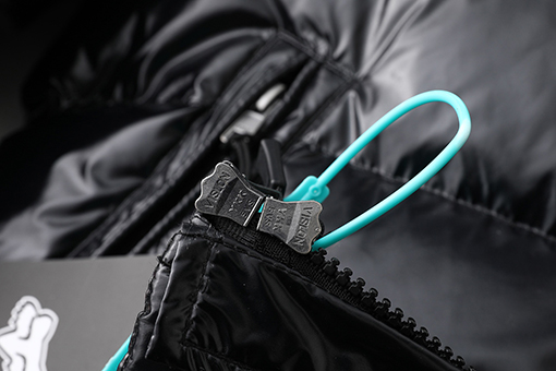 シュプリーム  WEEK9 Shiny Down Puffer Jacke 光沢のあるロゴ入りフード付きコンフォートカジュアルジャケット