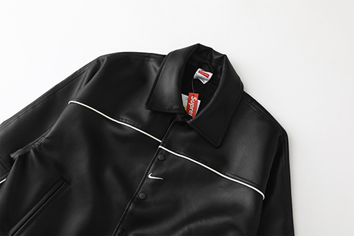 シュプリーム X ナイキ  WEEK4 Leather Varsity Jacket 背中にロゴがったレザーのバーシティジャケット