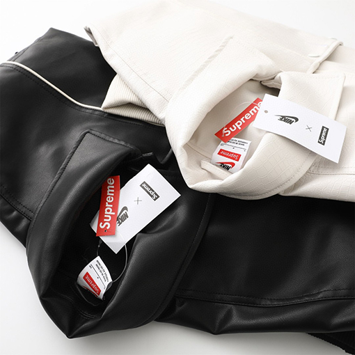 シュプリーム X ナイキ  WEEK4 Leather Varsity Jacket 背中にロゴがったレザーのバーシティジャケット