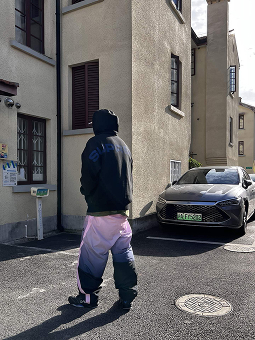 シュプリーム WEEK8 Gradient Track Jacket コラボレーション グラデーションデザイン 刺繍ロゴ カジュアルパンツ