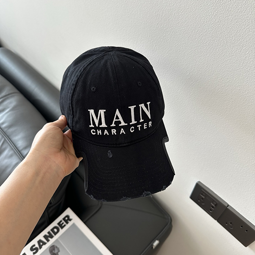 バレンシアガ 新しい文字の刺繍りベースボールキャップ