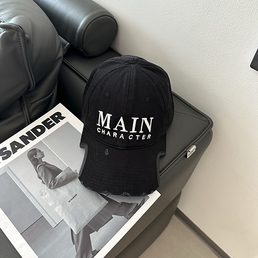 バレンシアガ 新しい文字の刺繍りベースボールキャップ