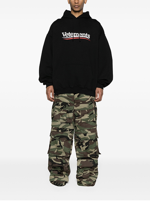 ヴェトモンスーパーコピー VETEMENTS 新しいフロントとバックのロゴパーカー