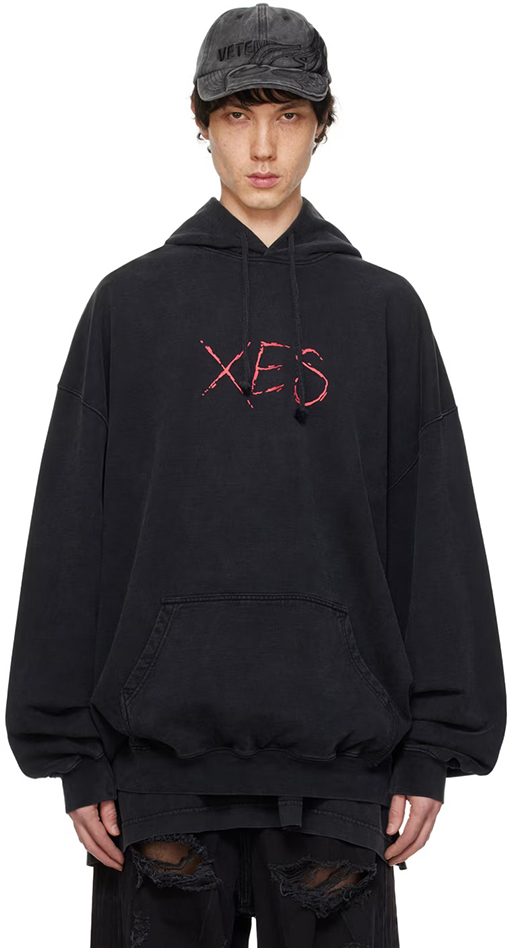 ヴェトモン VETEMENTS 胸にロゴがったウォッシュのフード付きスウェットシャツ