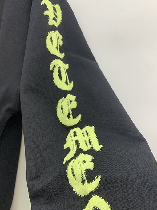 ヴェトモン VETEMENTS フロントバック袖アームにデジタルダイレクトプリントを施したフード付きスウェットシャツ