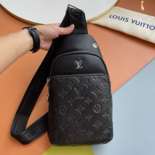 ルイヴィトンコピー LV クラシックエンボスメンズチェストバッグ