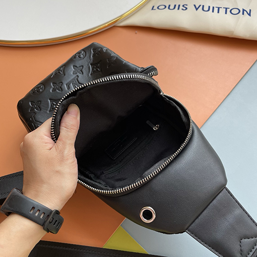 ルイヴィトンコピー LV クラシックエンボスメンズチェストバッグ