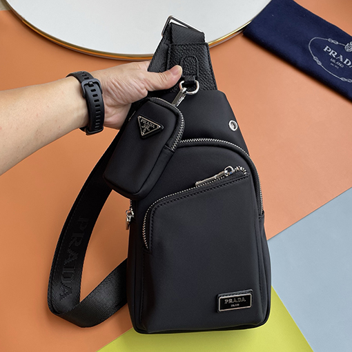 プラダスーパーコピー 新しいナイロン製メンズチェストバッグ