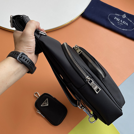 プラダスーパーコピー 新しいナイロン製メンズチェストバッグ