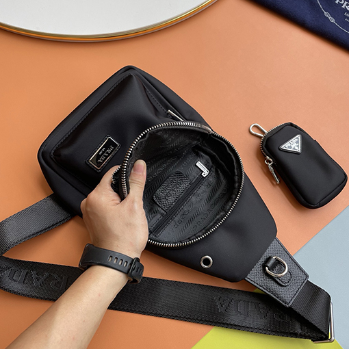 プラダスーパーコピー 新しいナイロン製メンズチェストバッグ