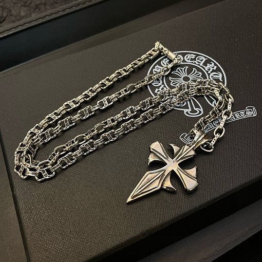 クロムハーツ ユニークなクロスペンダントが付いたクラシックなレトロなレターネックレス