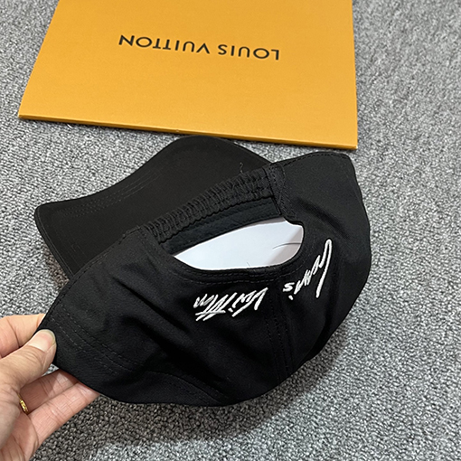 ルイヴィトン LV 高級感とスタイリッシュなベースボールキャップ