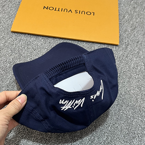ルイヴィトン LV 高級感とスタイリッシュなベースボールキャップ