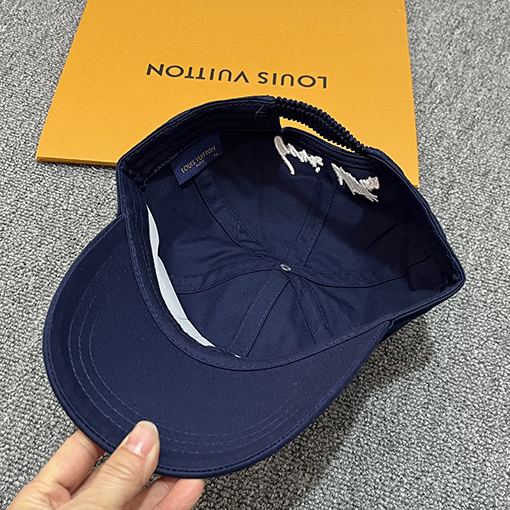 ルイヴィトン LV 高級感とスタイリッシュなベースボールキャップ