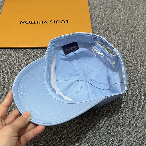 ルイヴィトン LV 高級感とスタイリッシュなベースボールキャップ